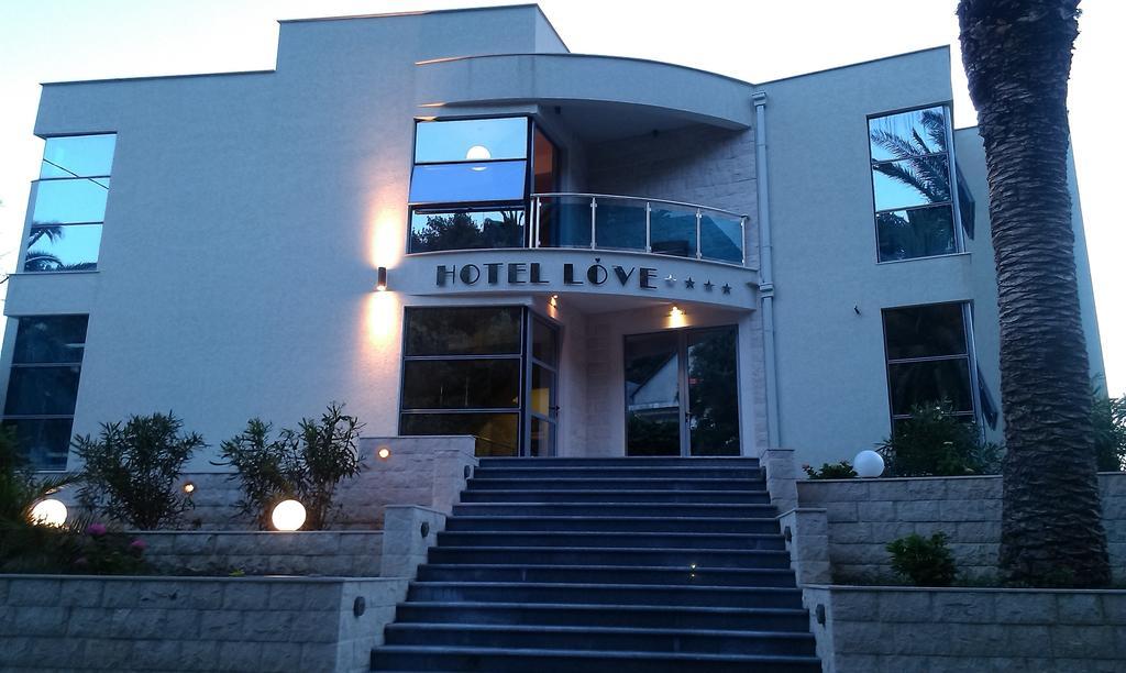 Love Live Hotel Sutomore Eksteriør bilde