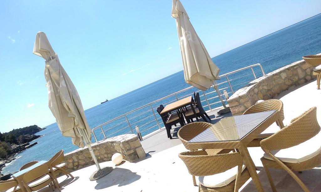Love Live Hotel Sutomore Eksteriør bilde
