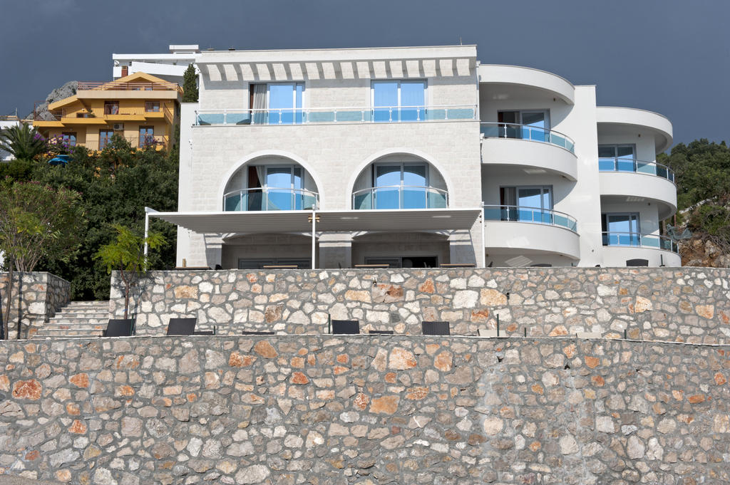 Love Live Hotel Sutomore Eksteriør bilde