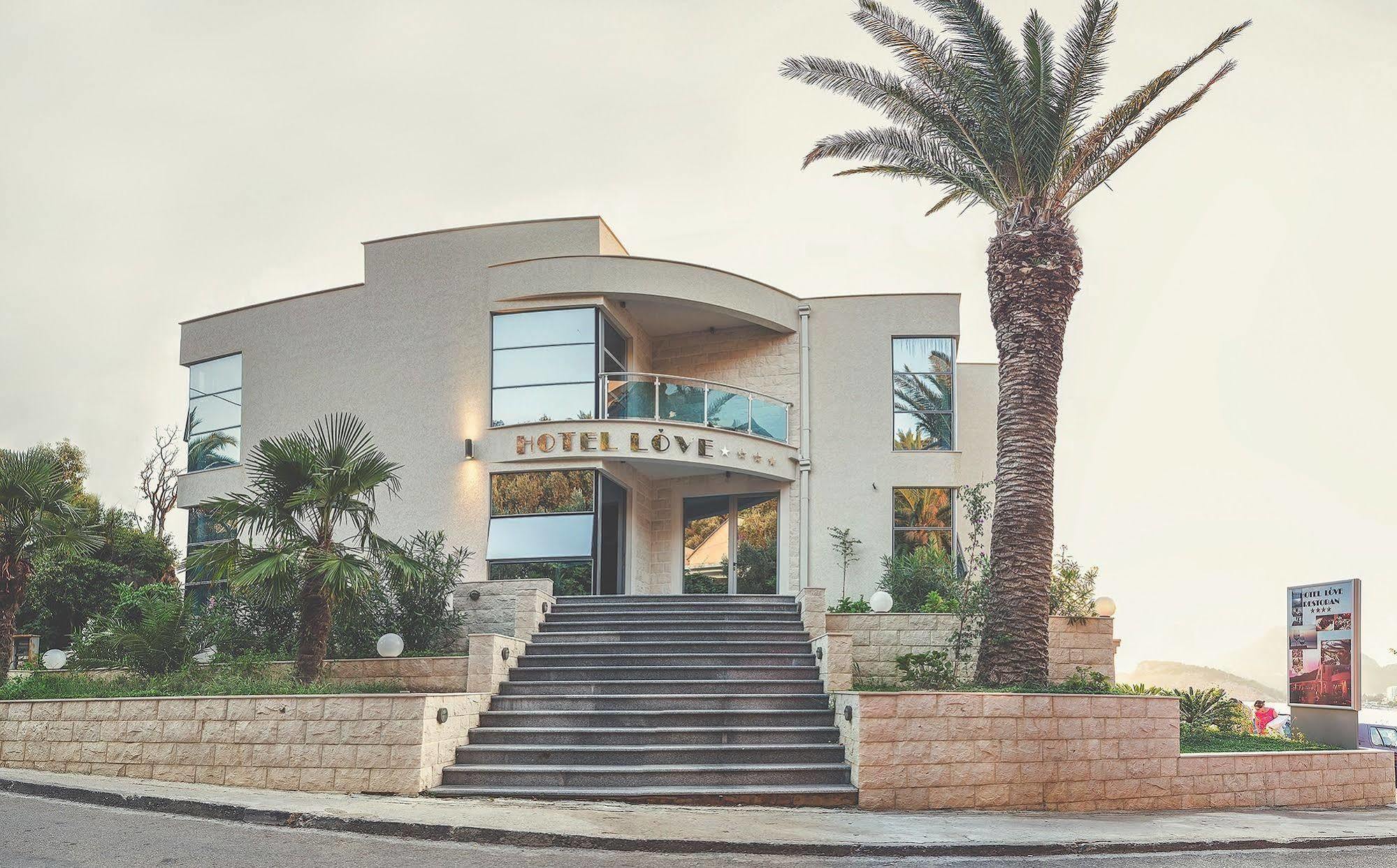 Love Live Hotel Sutomore Eksteriør bilde
