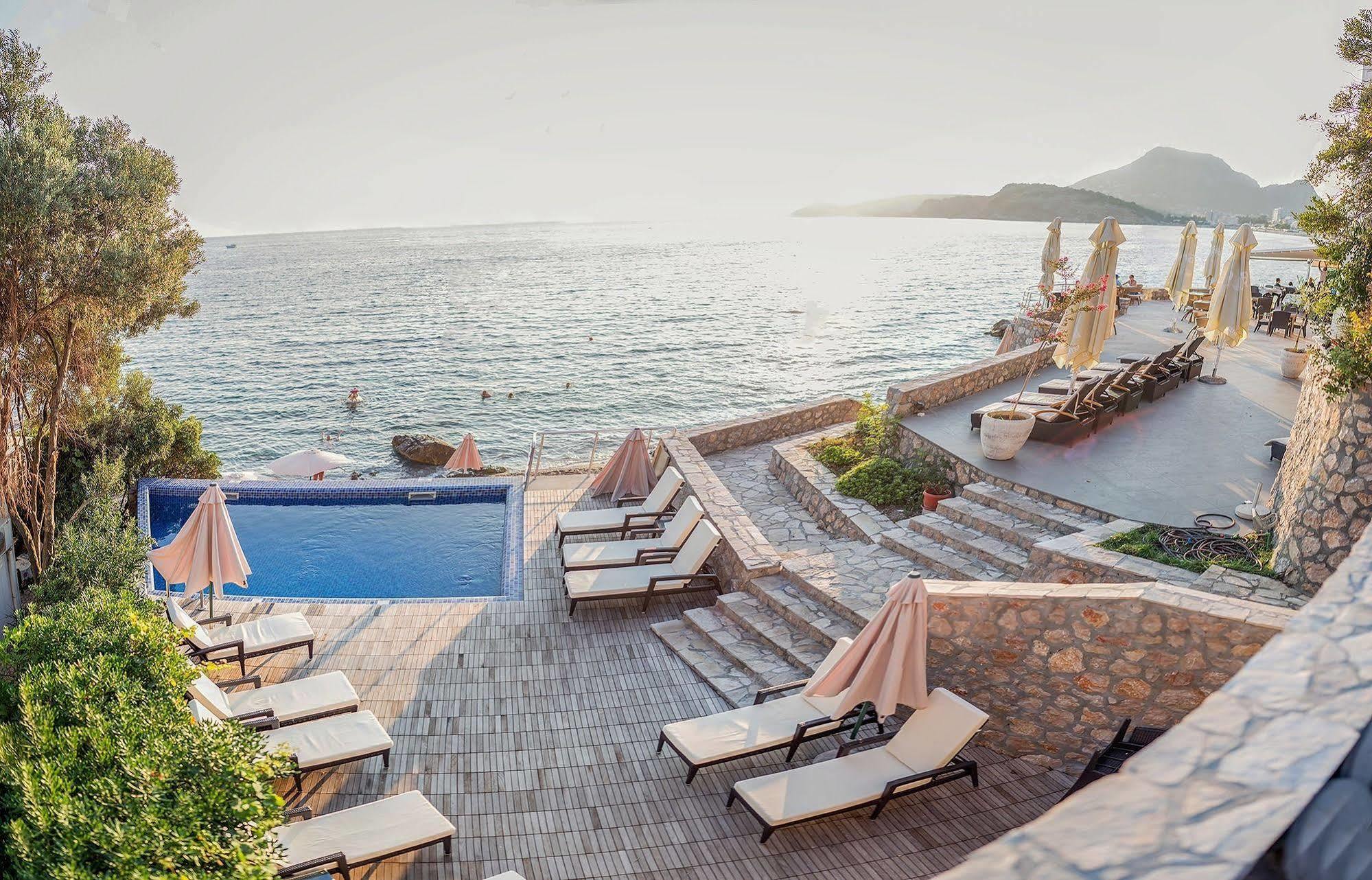 Love Live Hotel Sutomore Eksteriør bilde